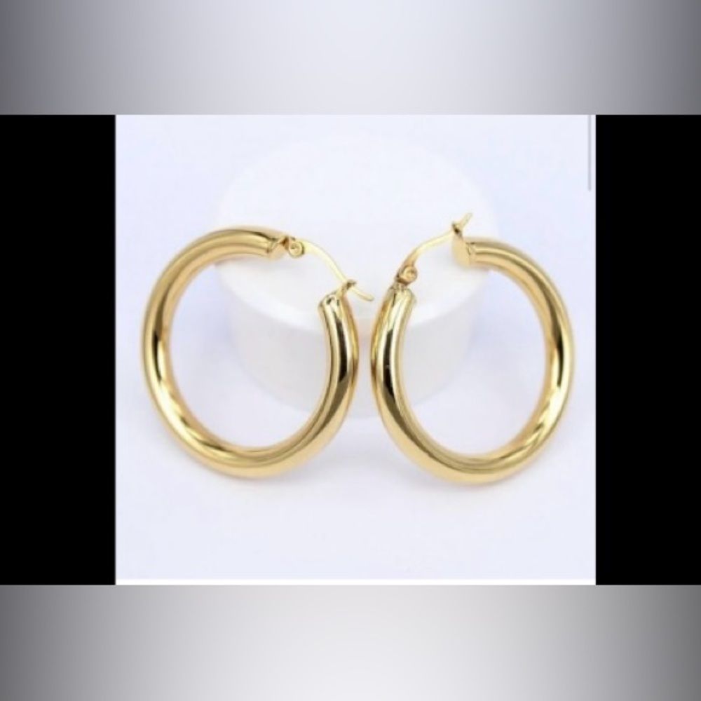 New 18k Classic Hoop Earrings.